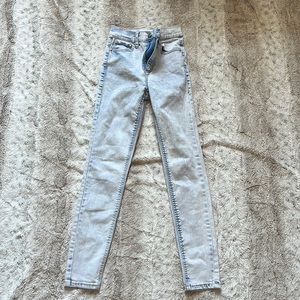 Women’s Light Wash Jeans